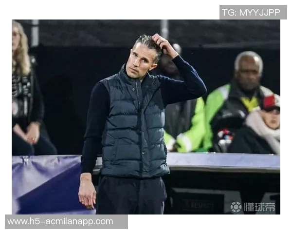 费耶诺德争冠梦碎范佩西执教近7轮失11分被PSV拉开13分差距